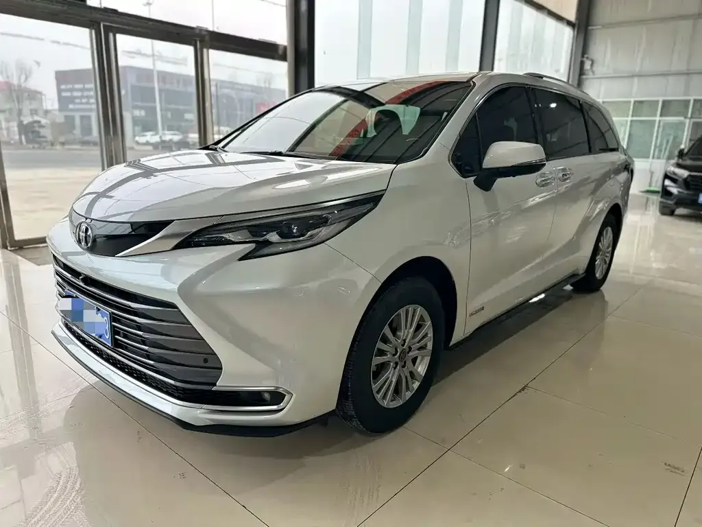 Toyota Sienna 2022 из CN, фото 1