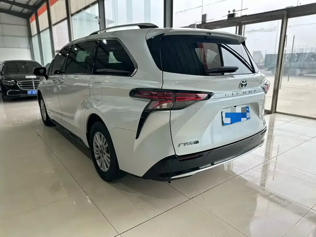 Toyota Sienna 2022 из CN, фото 3