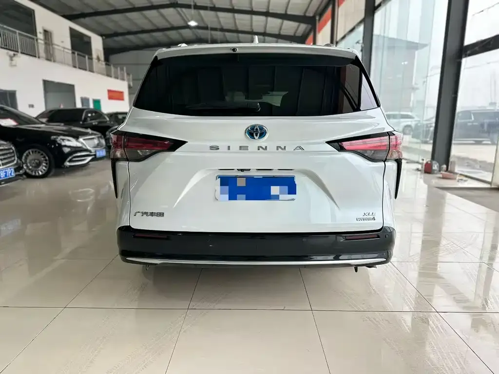 Toyota Sienna 2022 из CN, фото 2
