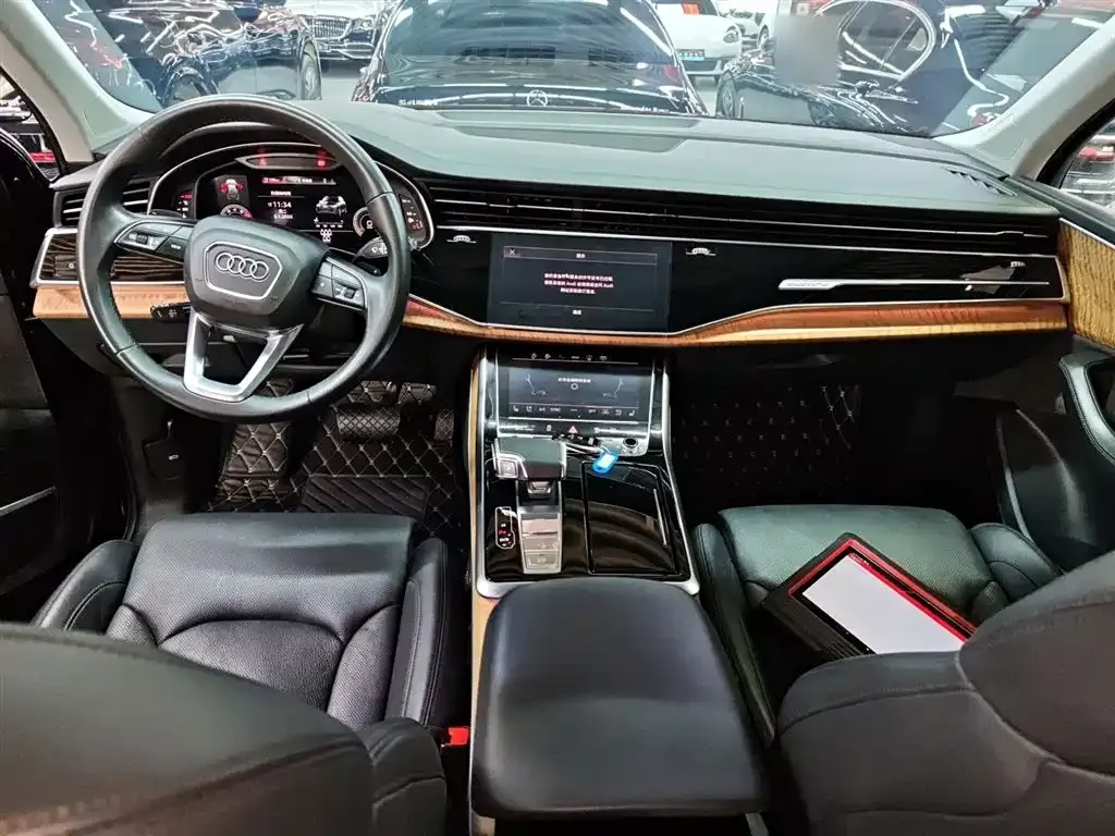 Audi Q7 2021 из CN, фото 6