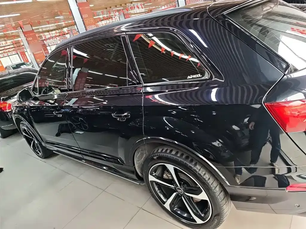 Audi Q7 2021 из CN, фото 4