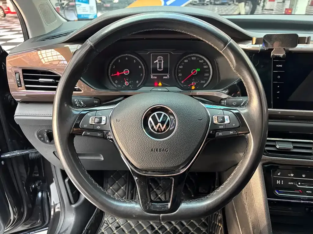 Volkswagen Tharu — фото 8