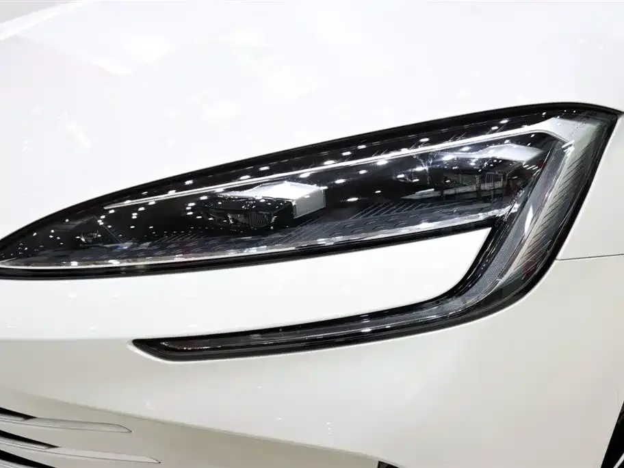 BYD Seal — фото 8