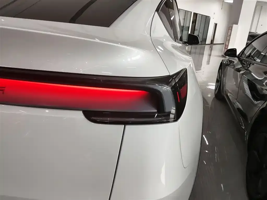 Tesla Model Y 2025 из CN, фото 3