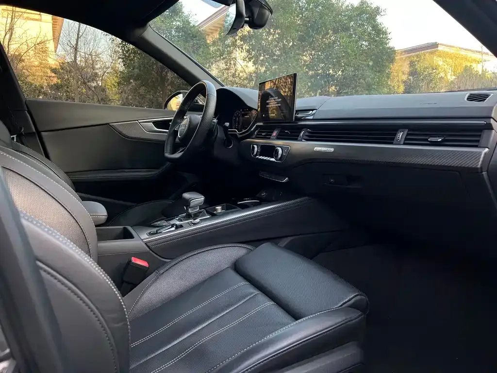 Audi A4L 2024 из CN, фото 4