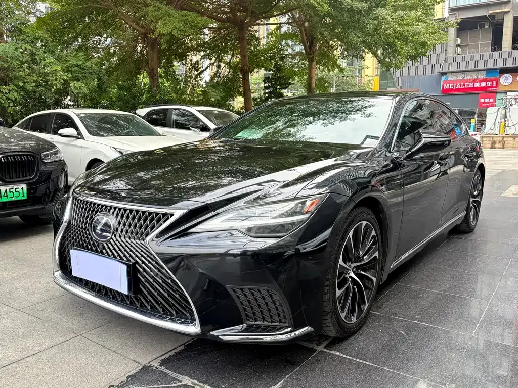 Lexus LS — фото 1