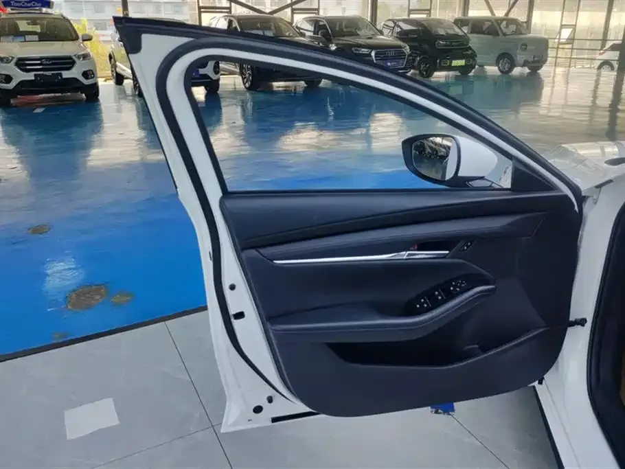 Mazda 3 Axela 2023 из CN, фото 7