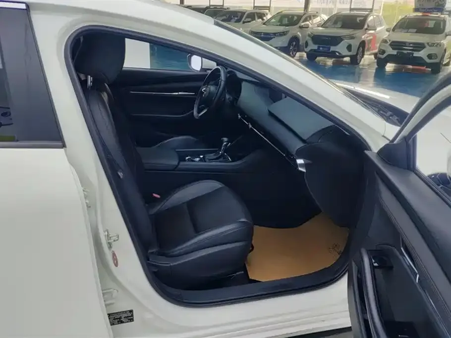 Mazda 3 Axela 2023 из CN, фото 8