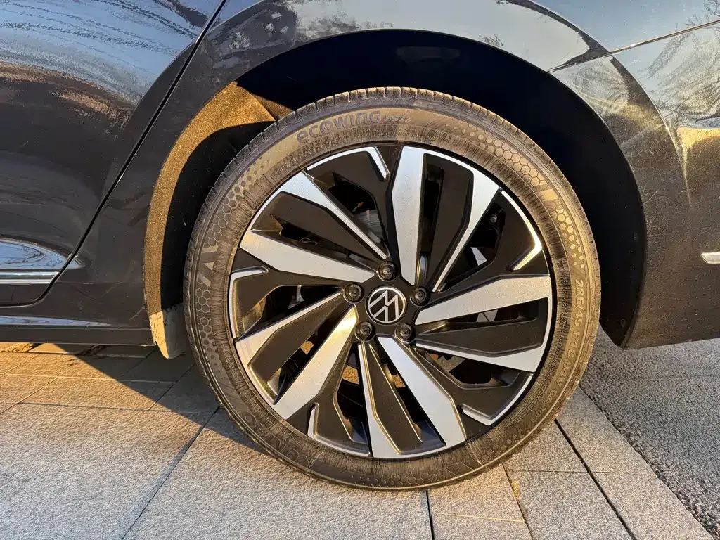 Volkswagen Passat 2023 из CN, фото 5