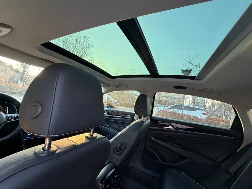 Volkswagen Passat 2023 из CN, фото 2