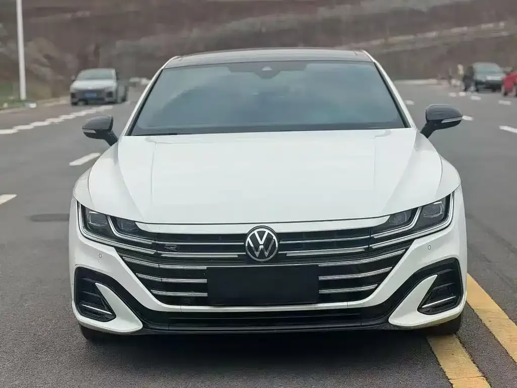 Volkswagen CC 2023 из CN, фото 2