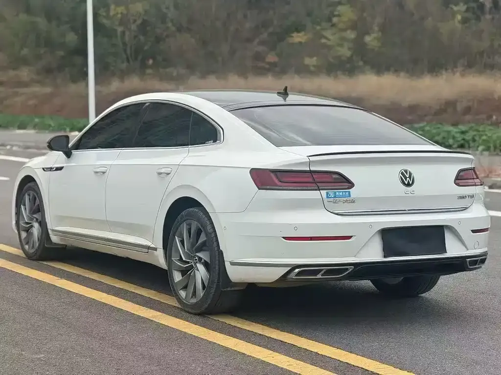 Volkswagen CC 2023 из CN, фото 9