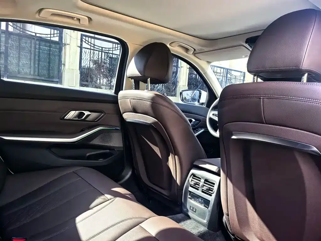BMW 3 Series 2023 из CN, фото 10