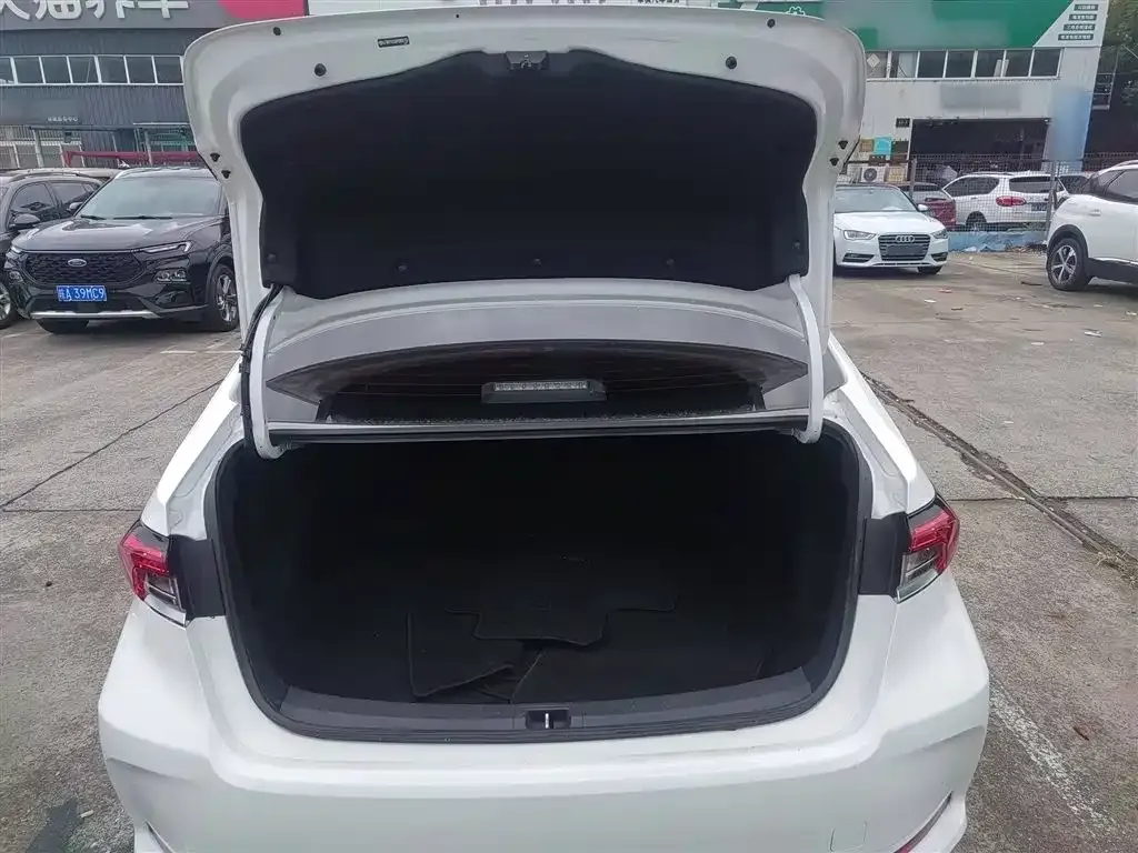 Toyota Corolla 2023 из CN, фото 9