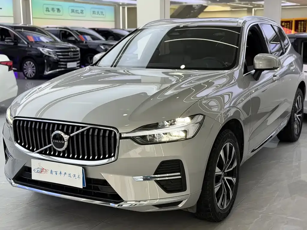 Volvo XC60 — фото 1