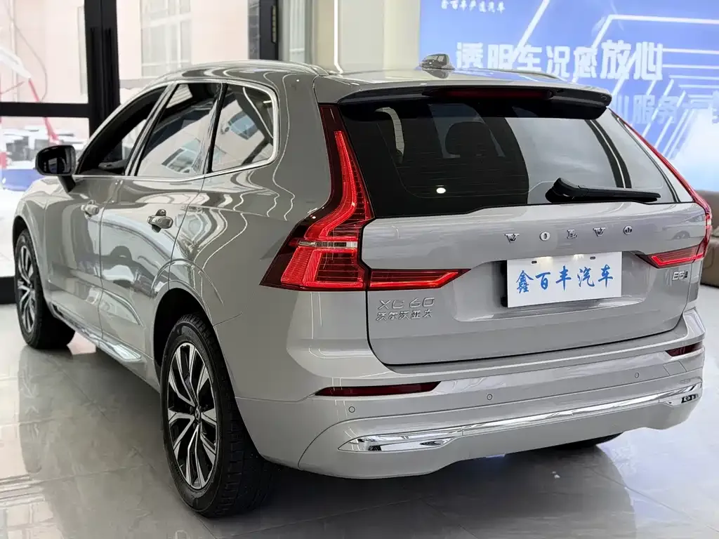 Volvo XC60 — фото 9