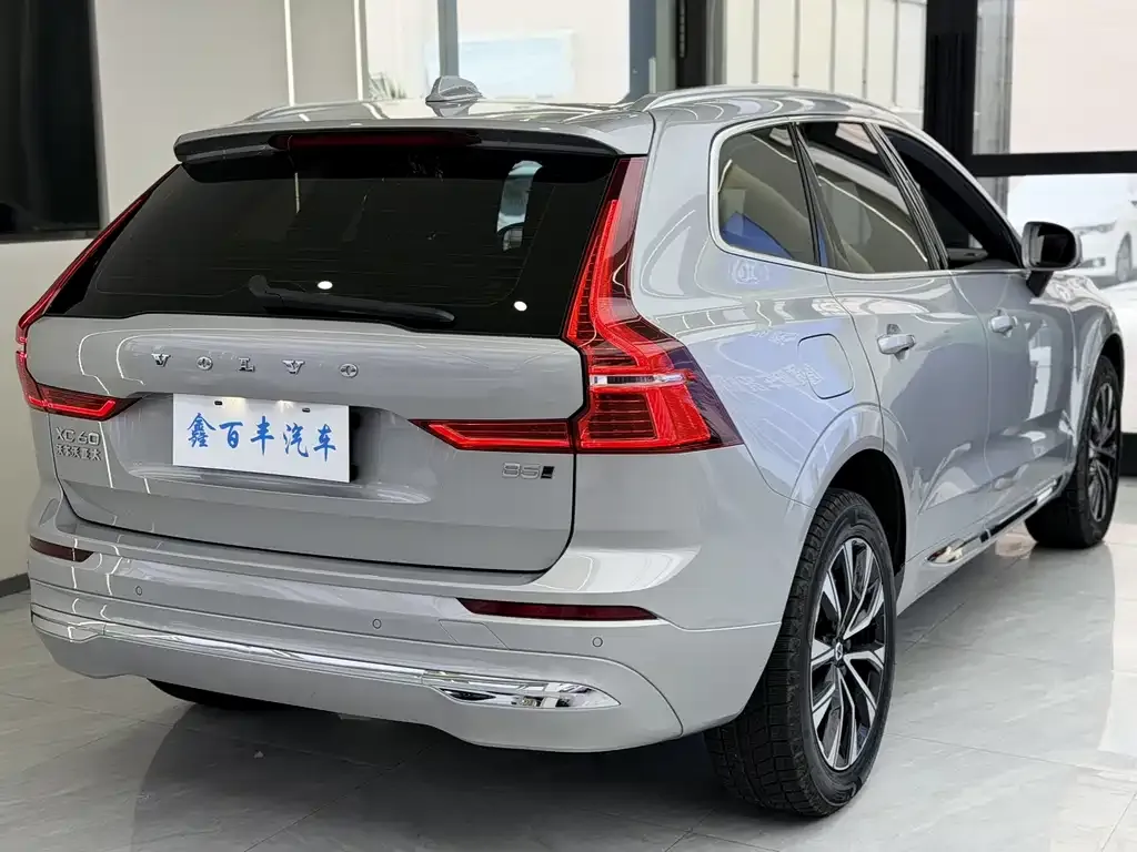 Volvo XC60 — фото 7