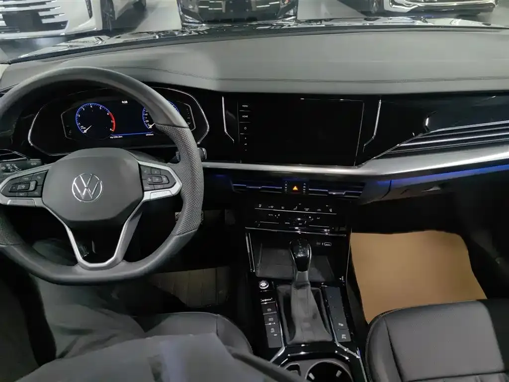 Volkswagen Passat 2024 из CN, фото 2