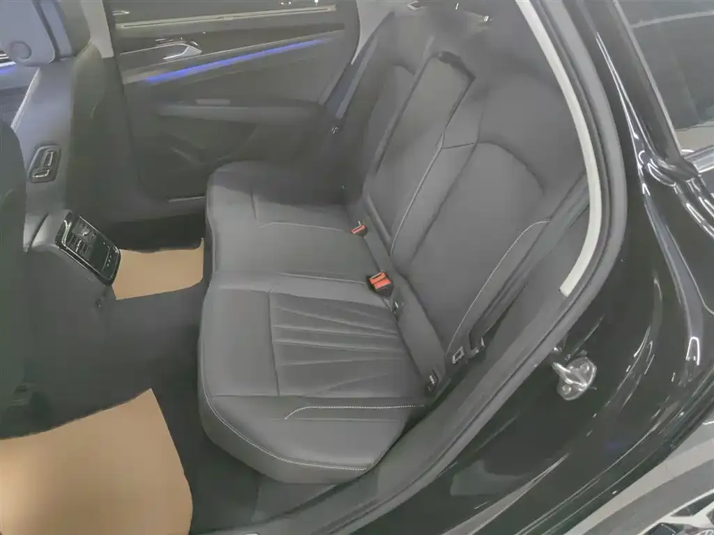 Volkswagen Passat 2024 из CN, фото 4