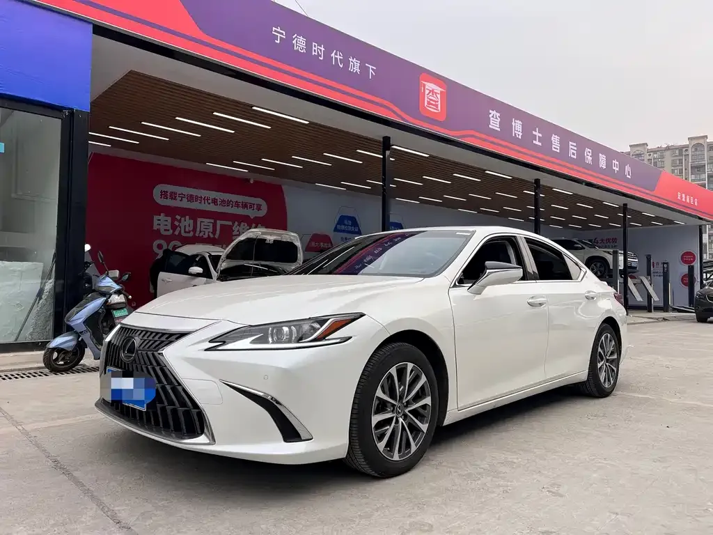 Lexus ES — фото 1