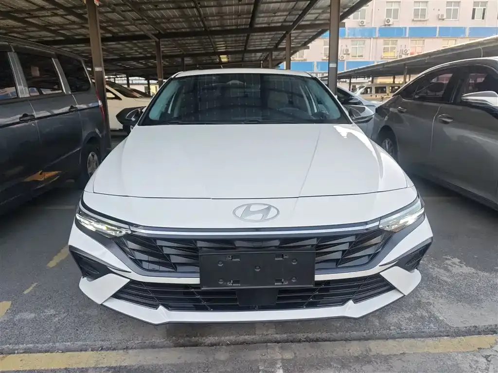 Hyundai Elantra — фото 6