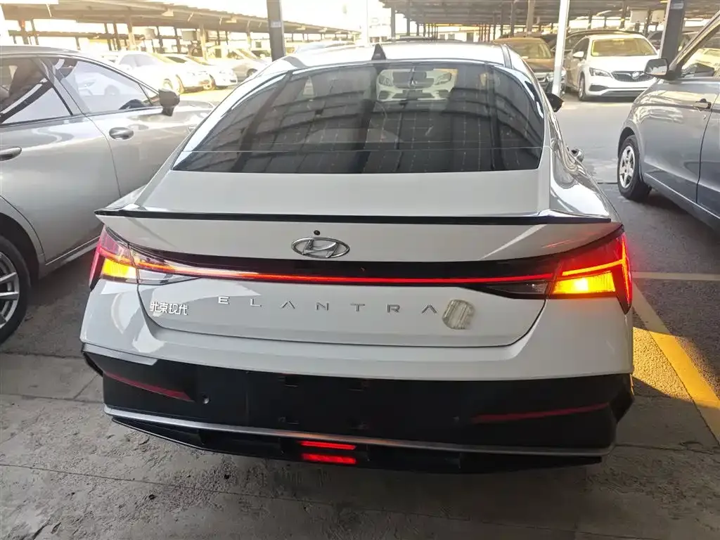 Hyundai Elantra — фото 7