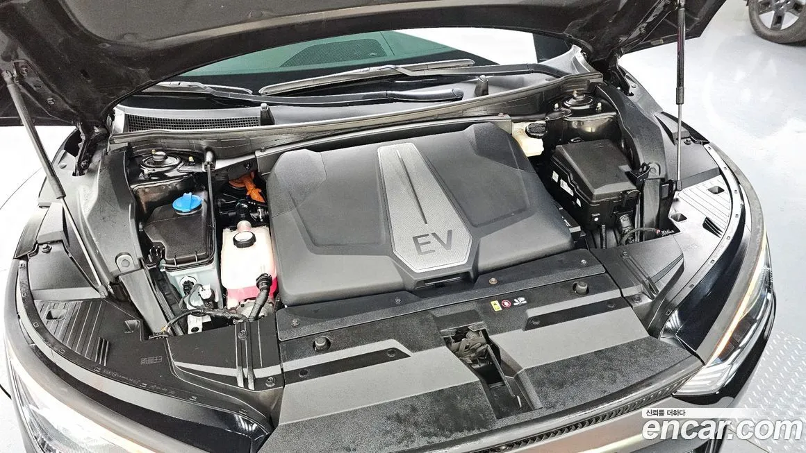 Kia EV6 2023 из KR, фото 8