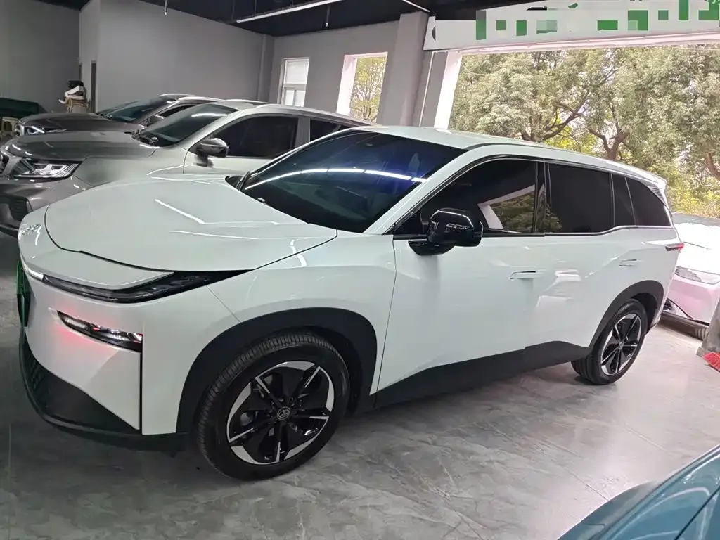 Toyota Platinum 3X 2025 из CN, фото 2