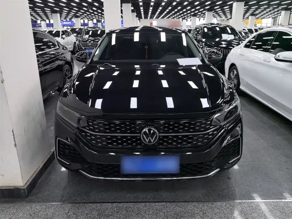 Volkswagen Passat 2023 из CN, фото 9