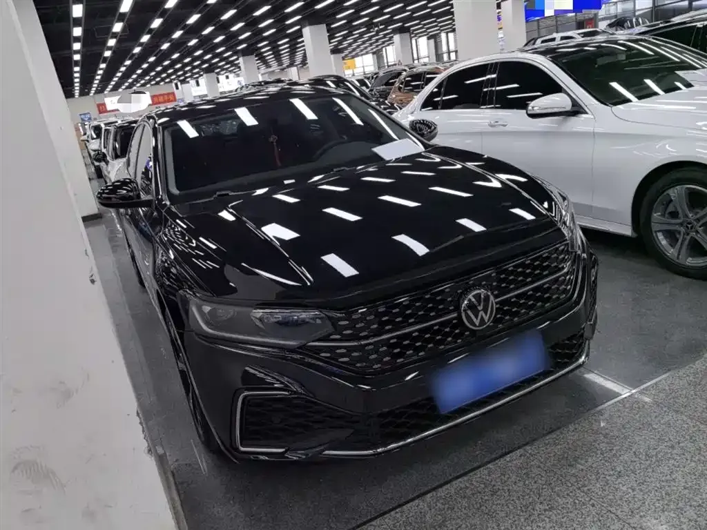 Volkswagen Passat 2023 из CN, фото 3