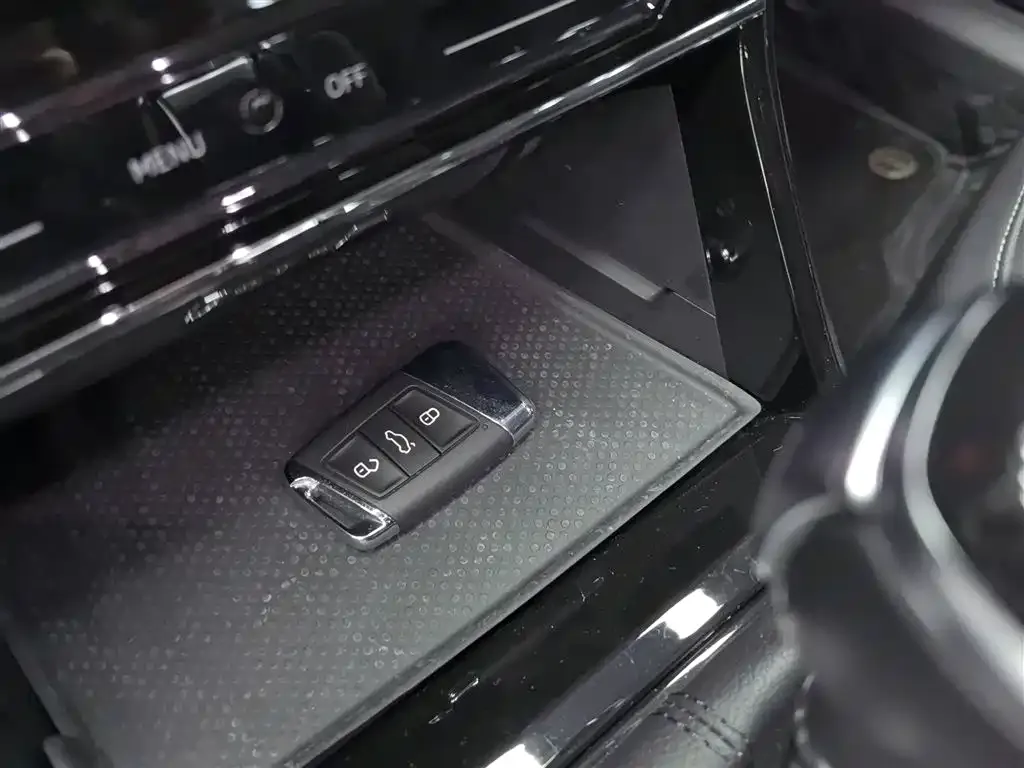Volkswagen Passat 2023 из CN, фото 4