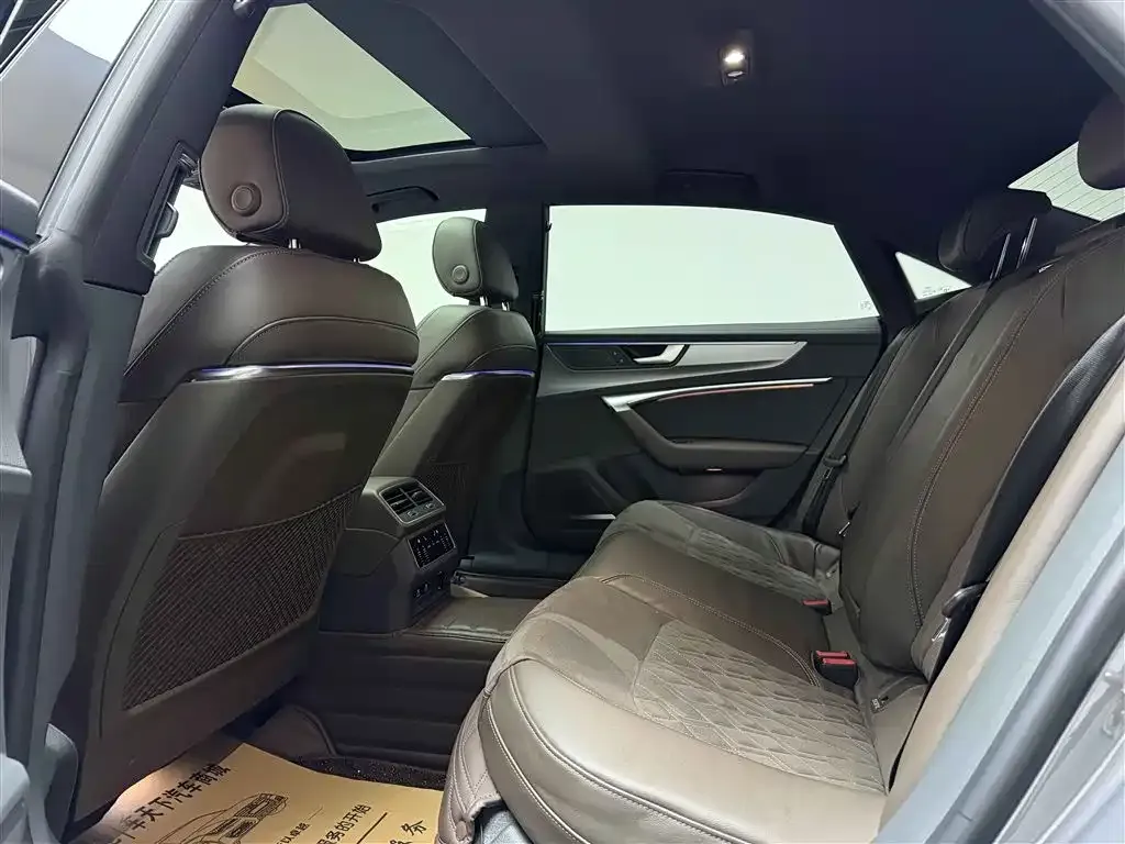 Audi A7L 2023 из CN, фото 9