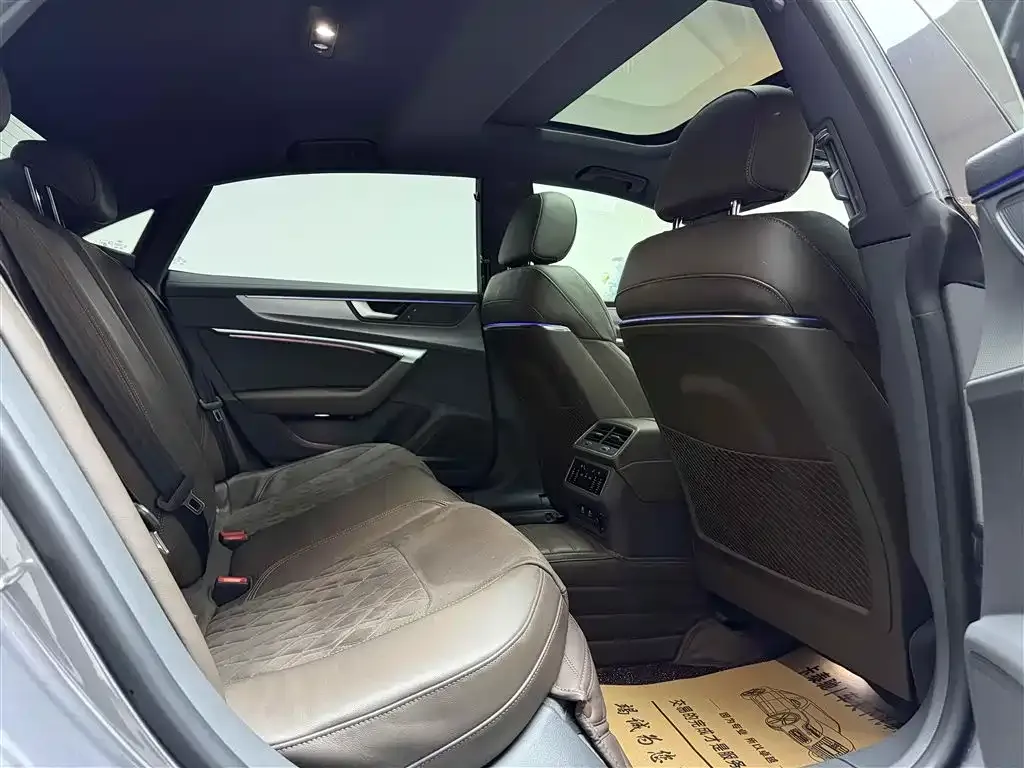 Audi A7L 2023 из CN, фото 2
