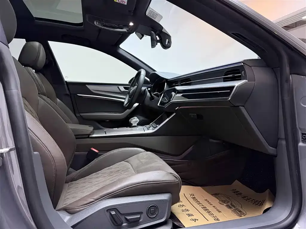 Audi A7L 2023 из CN, фото 3