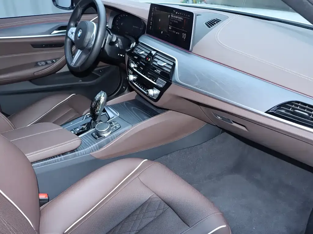 BMW 5 Series — фото 10