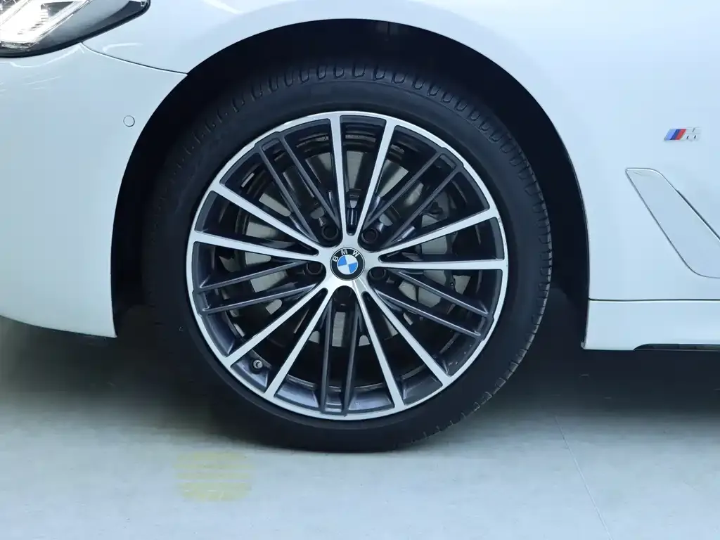 BMW 5 Series — фото 4