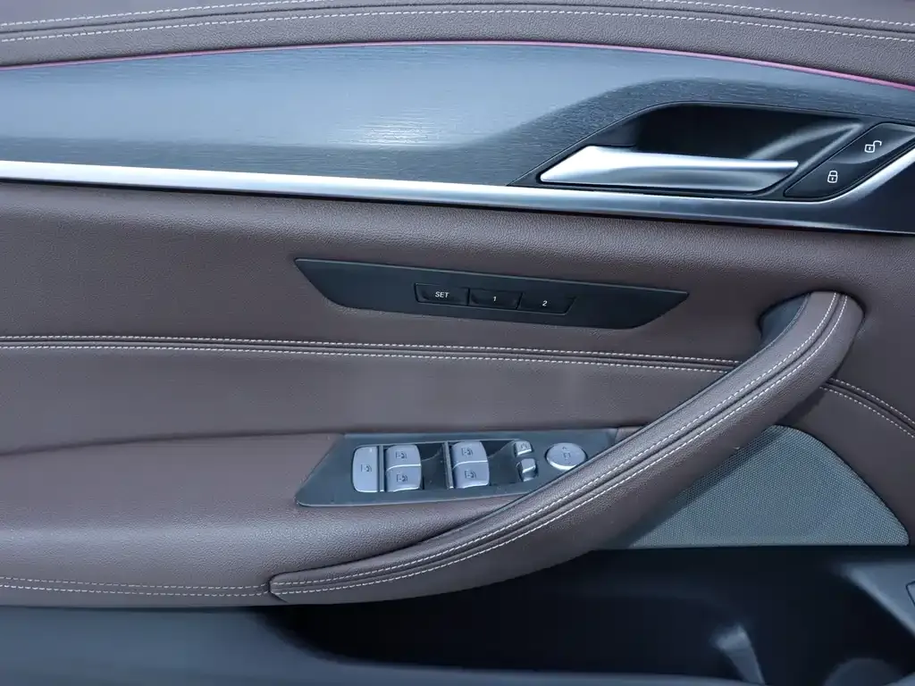 BMW 5 Series — фото 9