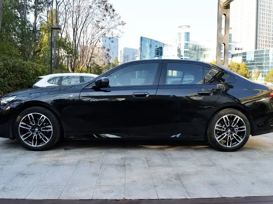 BMW 5 Series (Import) 2024 из CN, фото 5