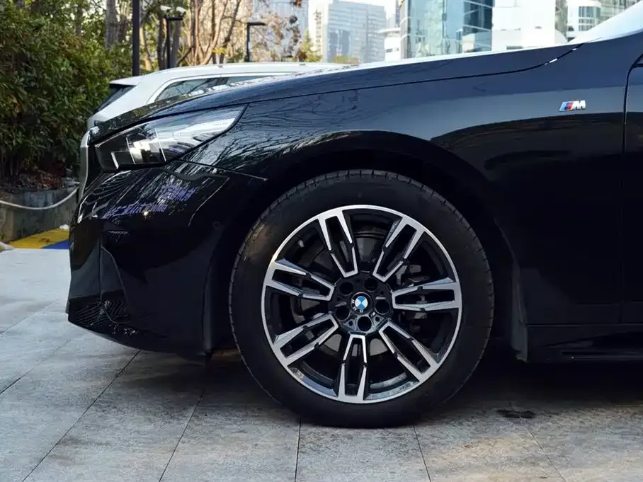 BMW 5 Series (Import) 2024 из CN, фото 3
