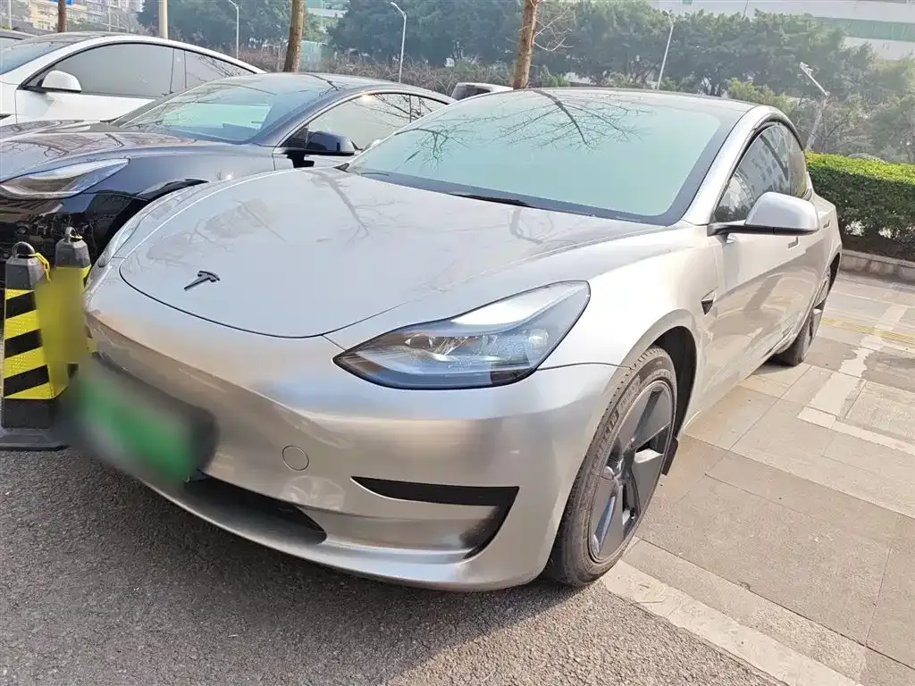 Tesla Model 3 — фото 1