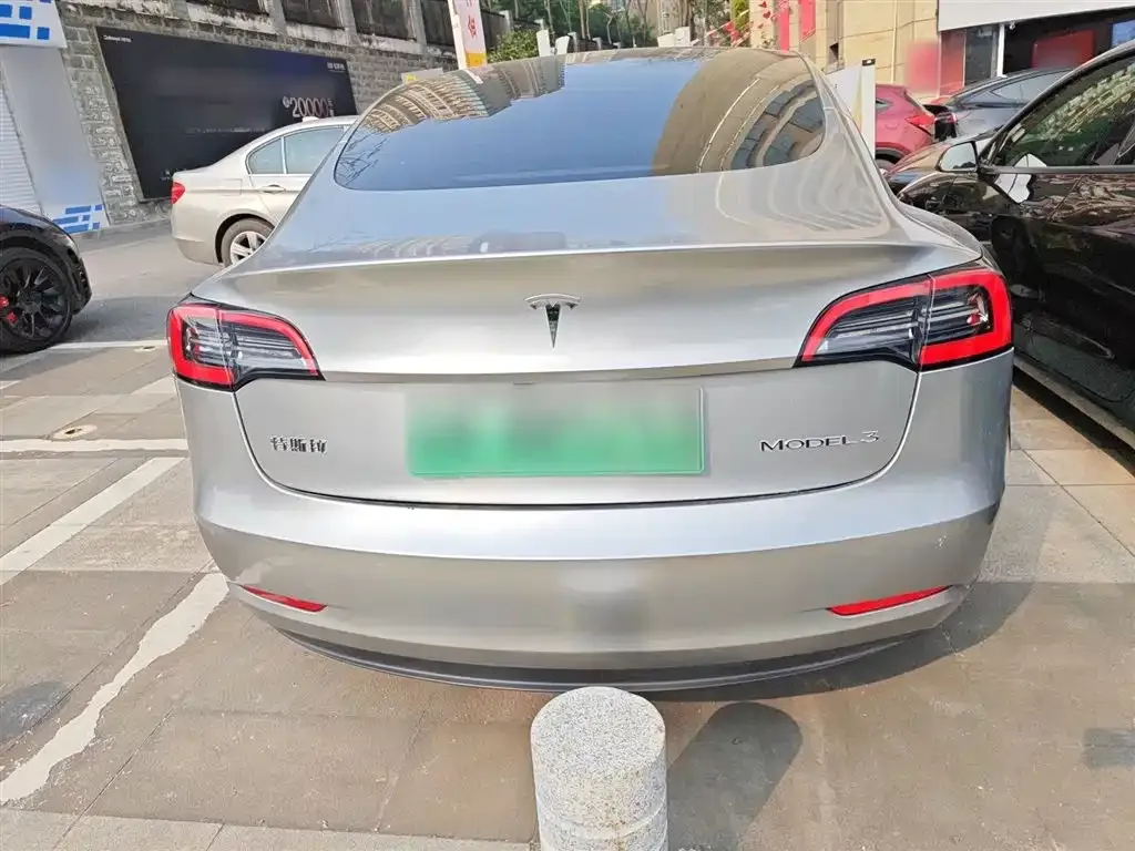 Tesla Model 3 — фото 8