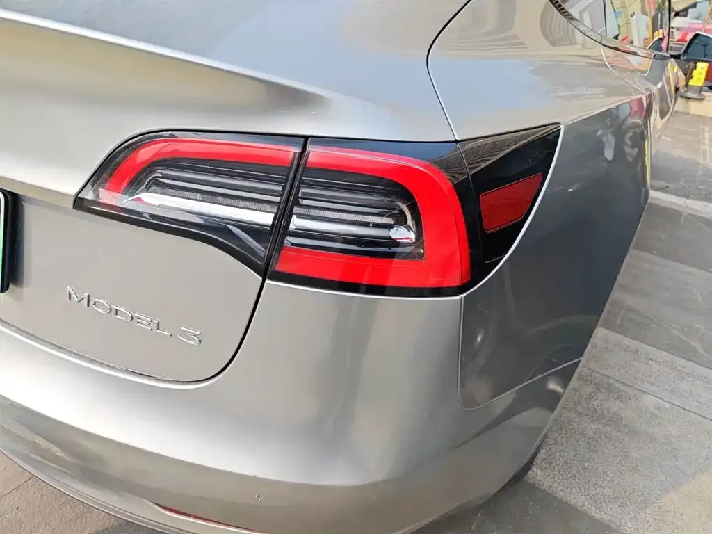 Tesla Model 3 — фото 5