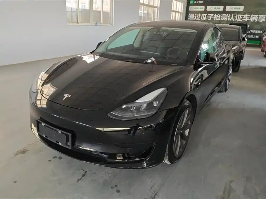 Tesla Model 3 — фото 1