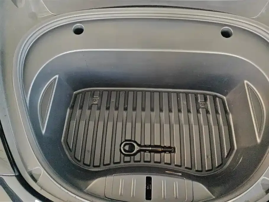 Tesla Model 3 — фото 10