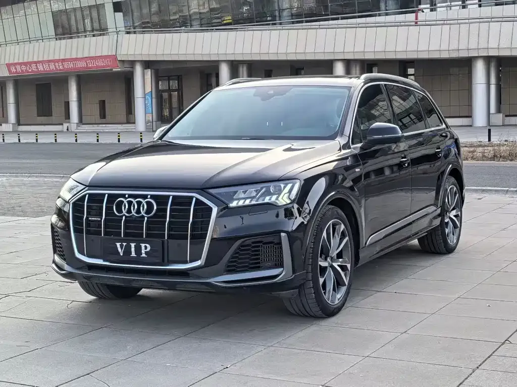 Audi Q7 — фото 1