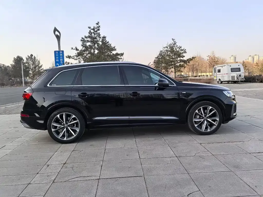 Audi Q7 — фото 5
