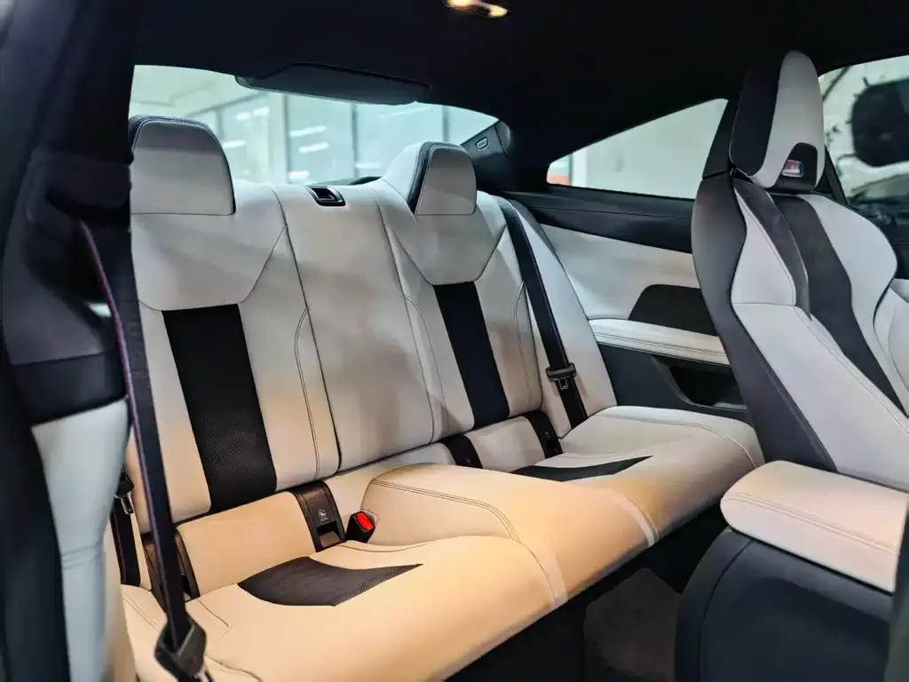 BMW M4 2025 из CN, фото 10