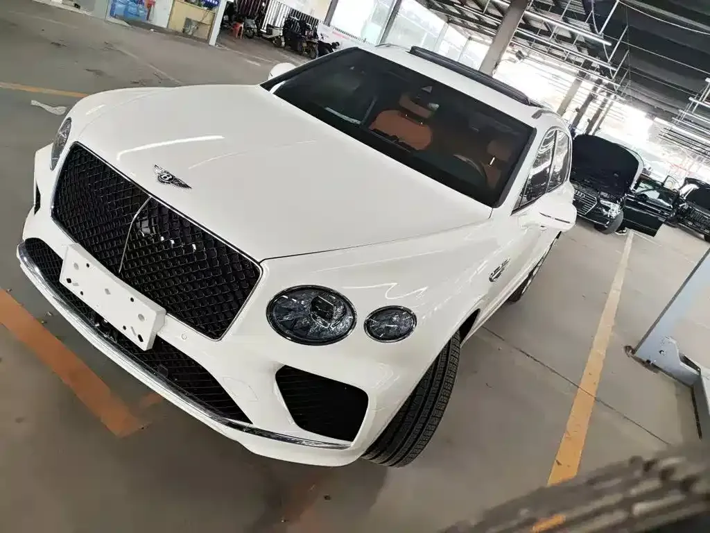 Bentley Bentayga — фото 1