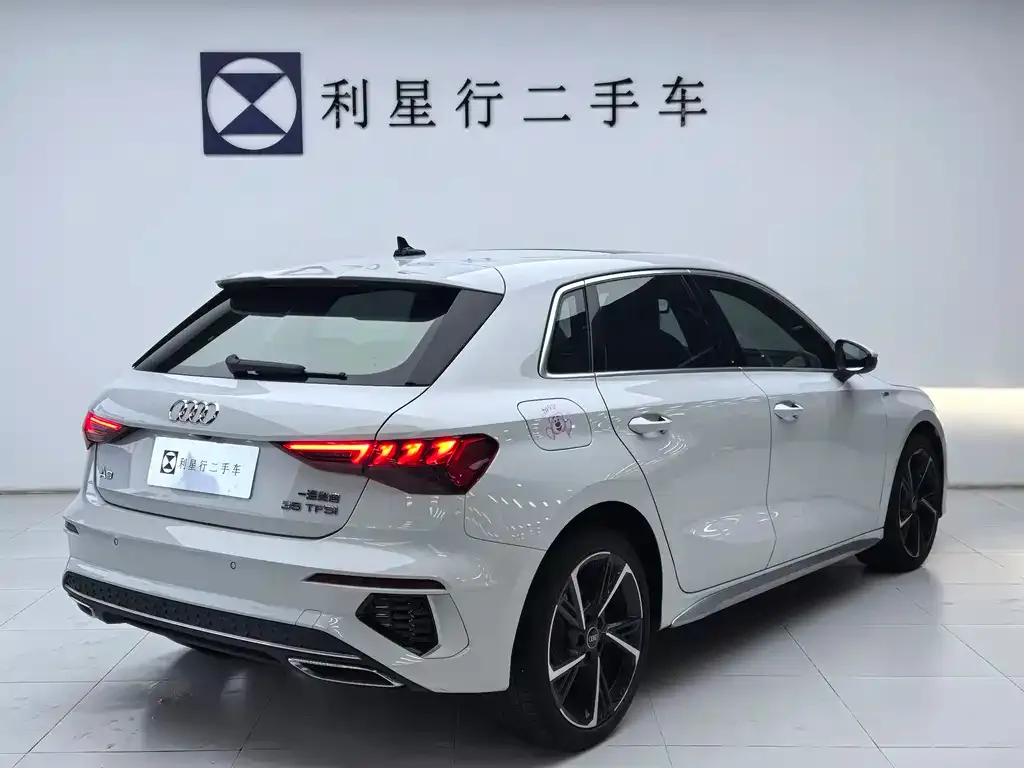 Audi A3 2023 из CN, фото 3