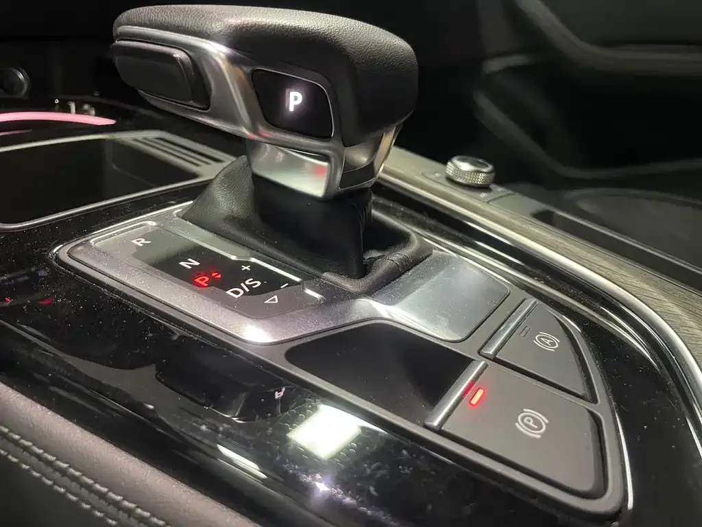 Audi A4L 2023 из CN, фото 10